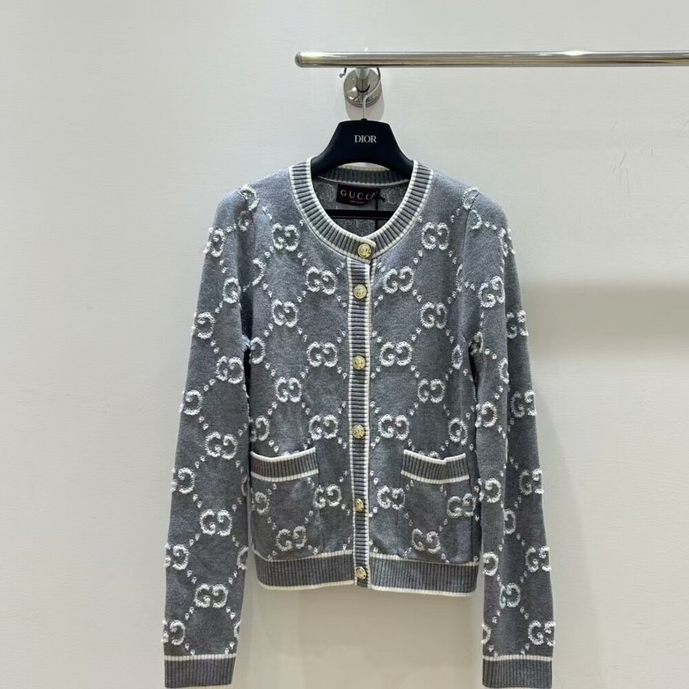 Gucci 2024 GG wool monogram bouclé jacquard cardigan in Grey and Ivory size L